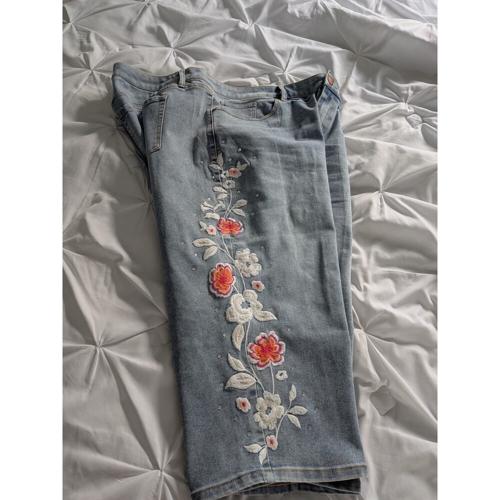 Lane Bryant Signature Fit Straight Leg Crop Jean 20P Lt Bl Embroidery Rhinestone - Picture 9 of 16